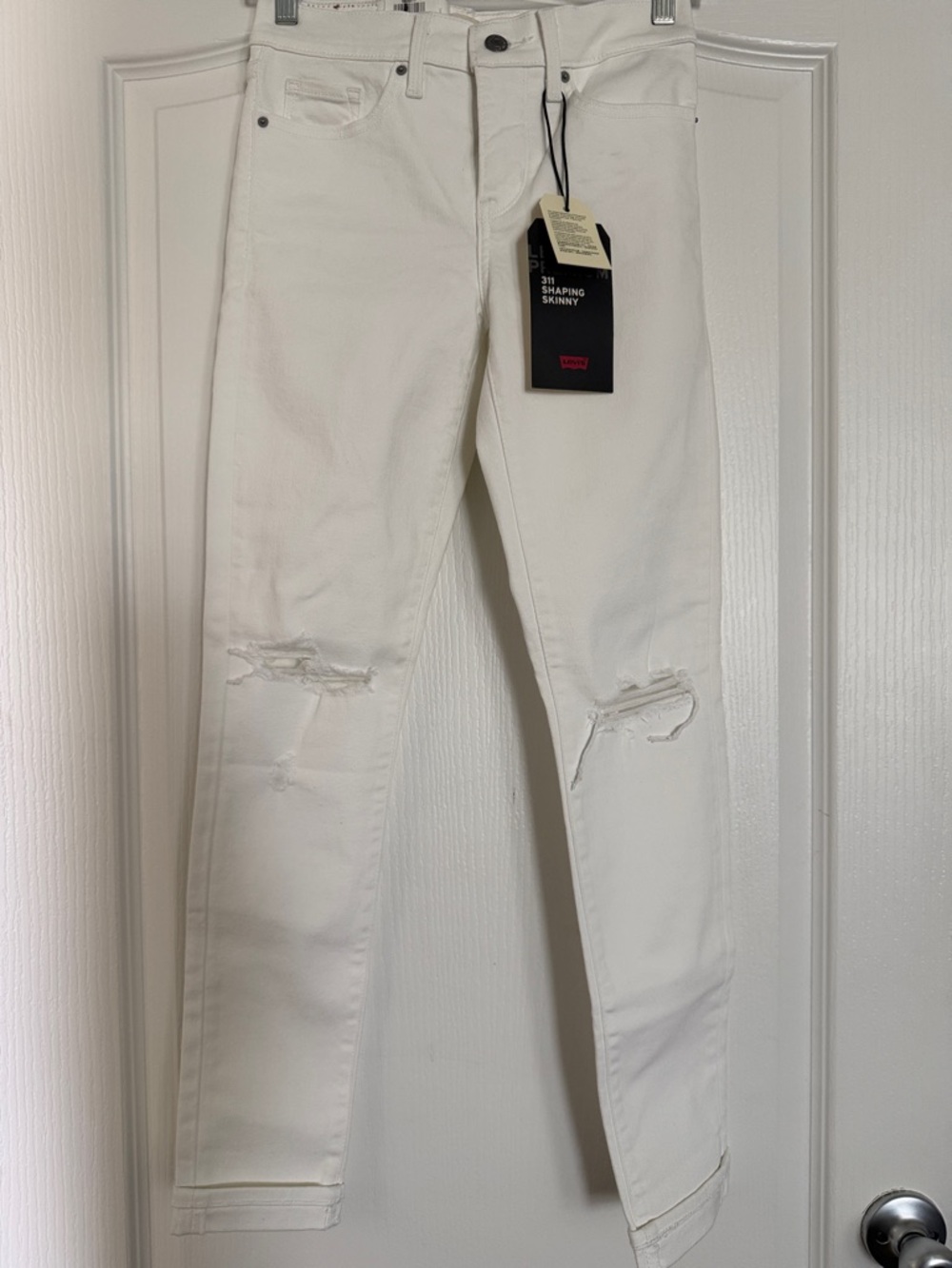 New Levi's White Women's Skinny Jeans with Knee Rips Sz 25.
